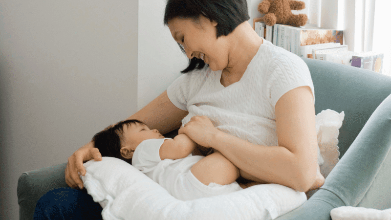 The Best Baby Feeding Pillow for a New Mom